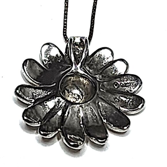 925 silver daisy necklace & earrings set - Picture 7 of 12